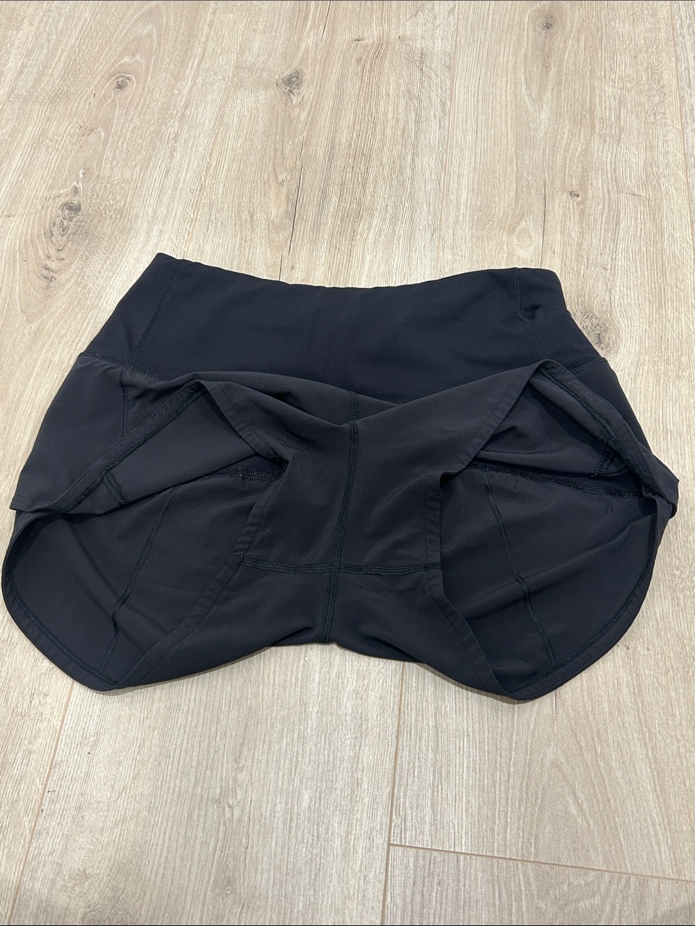 lululemon athletica Women’s Performance Shorts cut outliner Black & Red - Picture 6 of 7